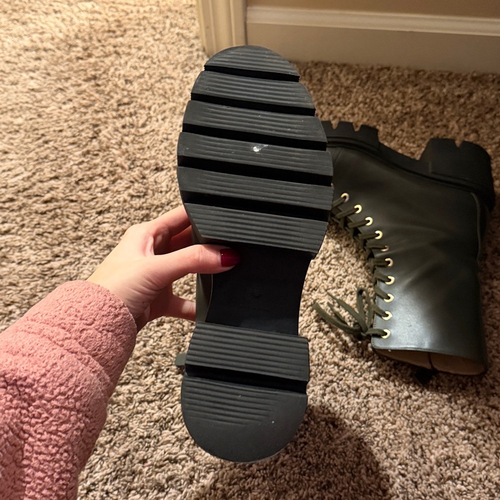 Stuart Weitzman Women's Green Lace-Up Boots - Picture 7 of 8